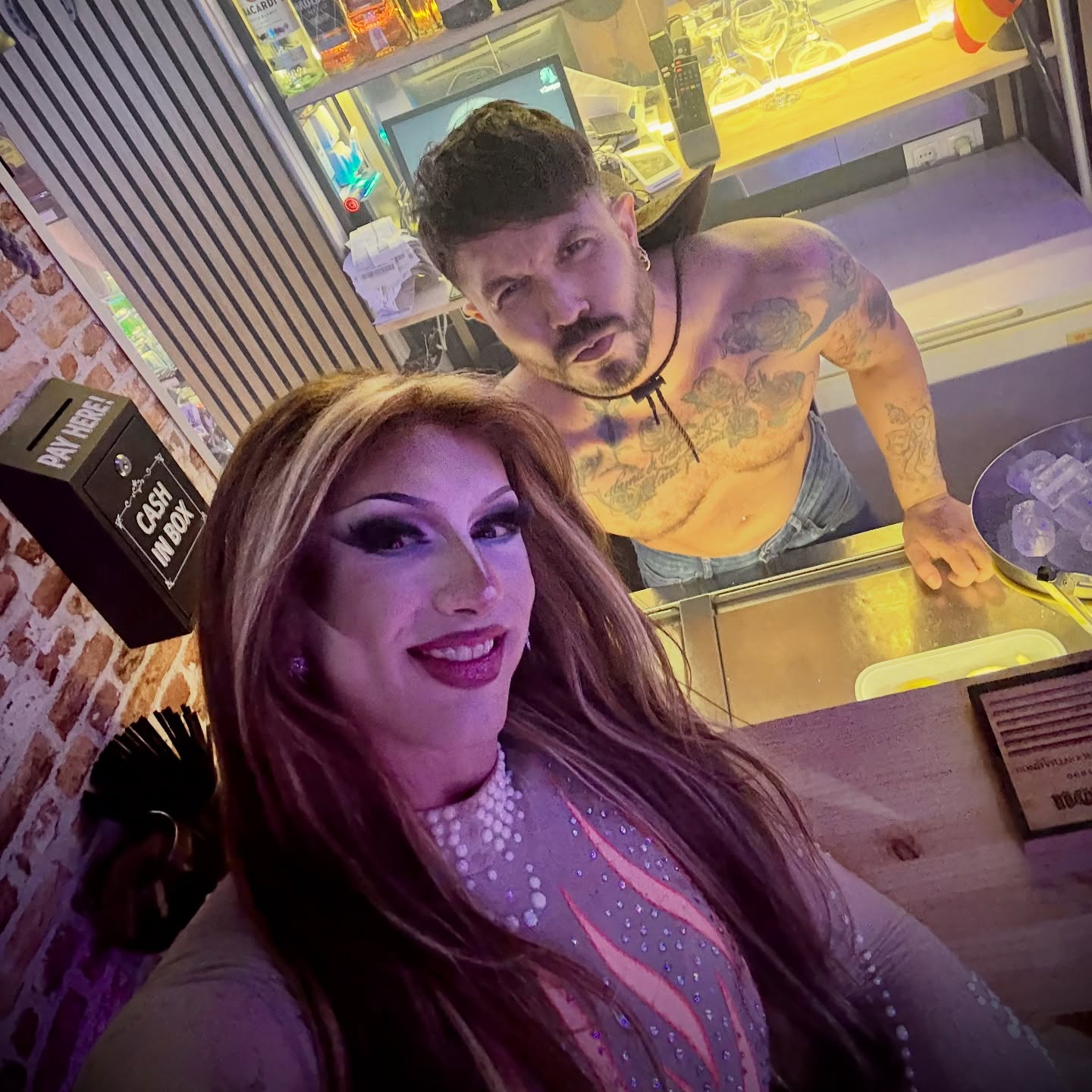 Magnífica noche del sàbado en @forajidobar 😍😍
#rupaulsdragrace #followme #makeup #art
#dragrace #fashion #dragperfection #hairstyle
#lookoftheday #httq #localqueen #welovequeens #madrid #mikaellabitch #transformation #wig #fishy
#gaymadrid #queerty #dragartist #hailtothequeens
#dragqueensofinstagram #dragqueensforabettertomorrow #gaypride