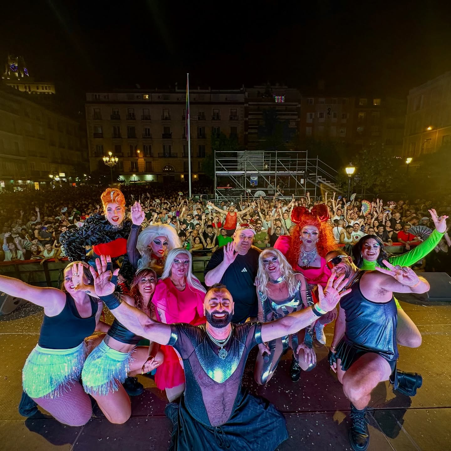 SUPERPRIMAS FEST 2025🏳️🌈🏳️⚧️
No sabéis lo emocionada que sigo por lo que pasó en este escenario.
Solo puedo dar las gracias a @primasbar y en especial a @hard_cuddle por confiar en mí, también quiero agradecer a todas mis compañeras @drammadonore @iamsugarnelly @anomaliamontes @sobredosis_gonzalez @leblondoficial por todo el apoyo y como no a mi prima @pepapipazo por ayudarme a presentar lo que a sido el mejor orgullo que he tenido.
Os amooooo!!!!!! ❤️❤️❤️❤️❤️
#miprimayyo #rupaulsdragrace #followme #makeup #art
#dragrace #fashion #dragperfection #hairstyle
#lookoftheday #httq #localqueen #welovequeens #madrid #mikaellabitch #transformation #wig #fishy
#gaymadrid #queerty #dragartist #hailtothequeens
#dragqueensofinstagram #dragqueensforabettertomorrow #gaypride
