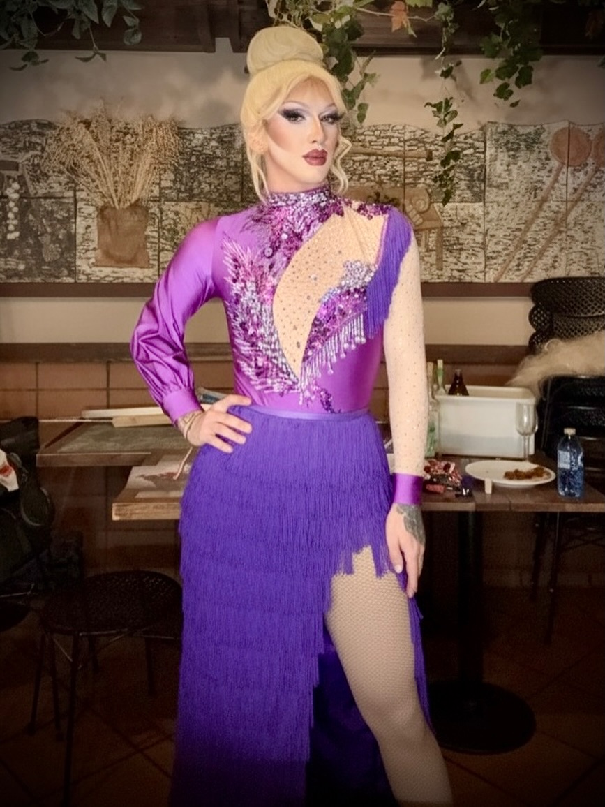 Purple Rain
#rupaulsdragrace #followme #makeup #art
#dragrace #fashion #dragperfection #hairstyle
#lookoftheday #httq #localqueen #welovequeens #madrid #mikaellabitch #transformation #wig #fishy
#gaymadrid #queerty #dragartist #hailtothequeens
#dragqueensofinstagram #dragqueensforabettertomorrow #gaypride